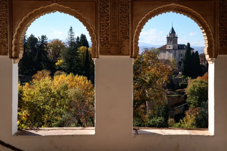 Alhambra de Granada y Palacios Nazaries 1 1 768x512