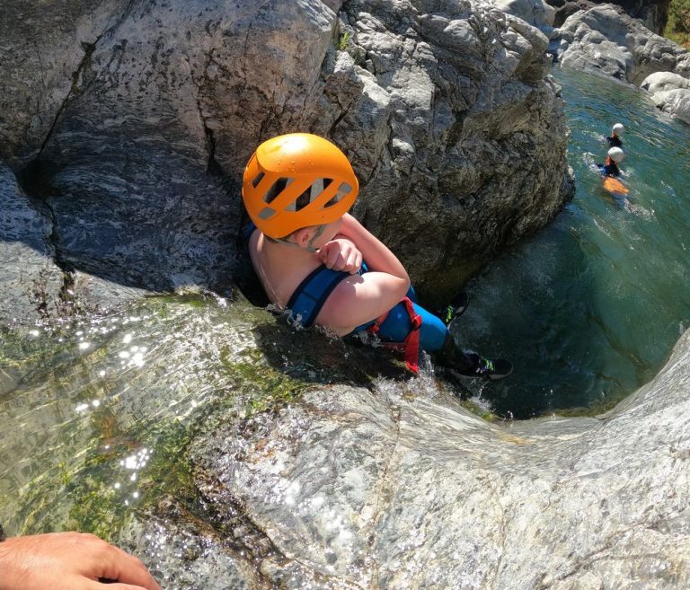Descenso Barranco Guadalmina Barranquismo en Marbella 5 768x657