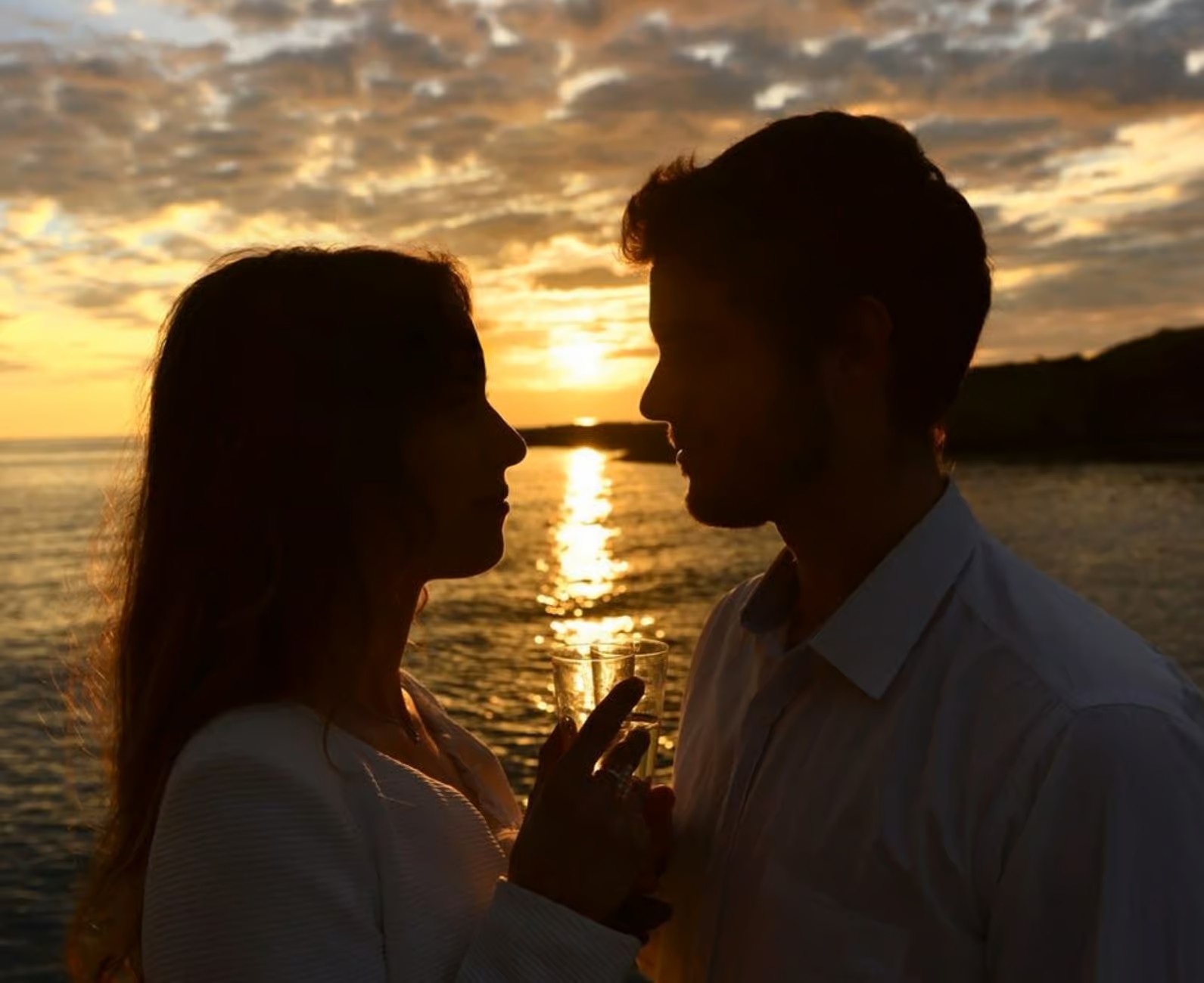 Atardecer en velero con copa de cava - Cabo de Gata