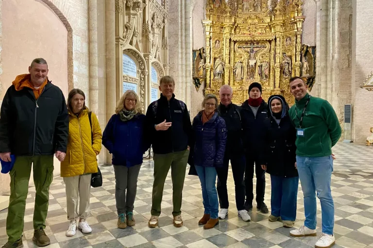 grupo en interior monasterio san isiadoro visita guiada ciudad romana italica 768x512