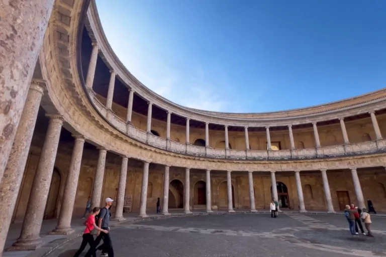 interior palacio carlos v alhambra granada visita guiada 768x512