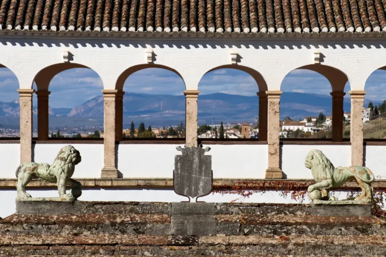 parte superior puerta de la sultana alhambra granada visita guiada 768x512